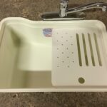 Under‑surface cutting board with right or left slots and drain holes – versatile kitchen accessory