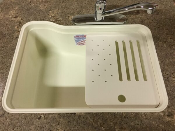 Under‑surface cutting board with right or left slots and drain holes – versatile kitchen accessory